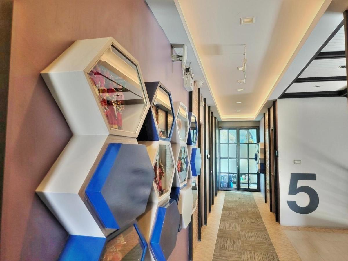 Qoo Hotel Buriram Bagian luar foto