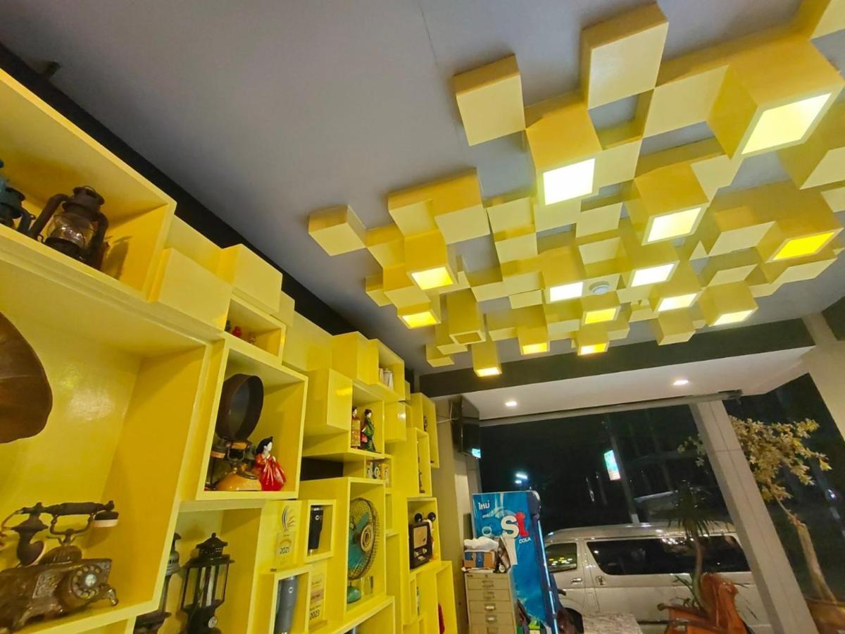 Qoo Hotel Buriram Bagian luar foto