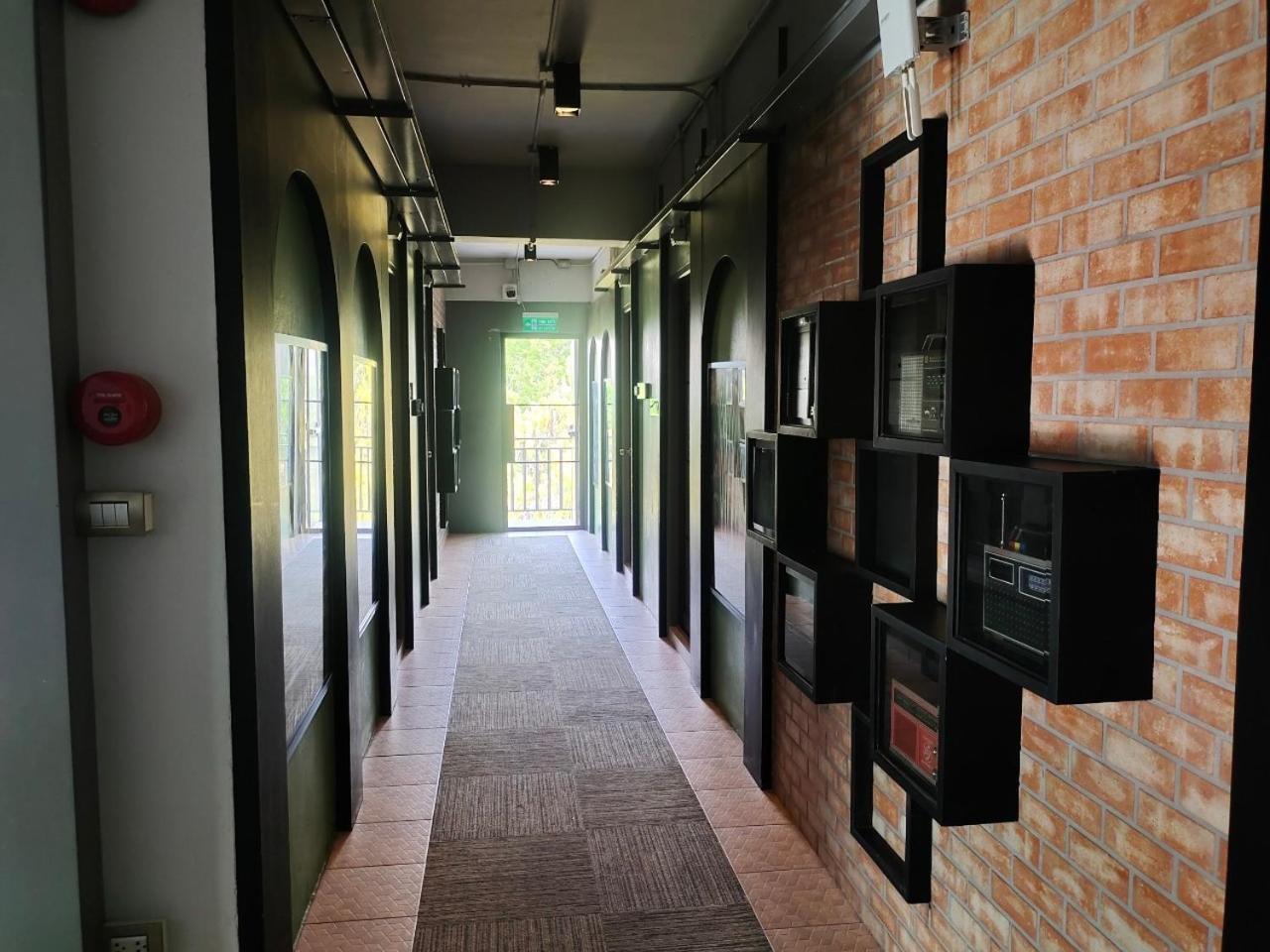Qoo Hotel Buriram Bagian luar foto