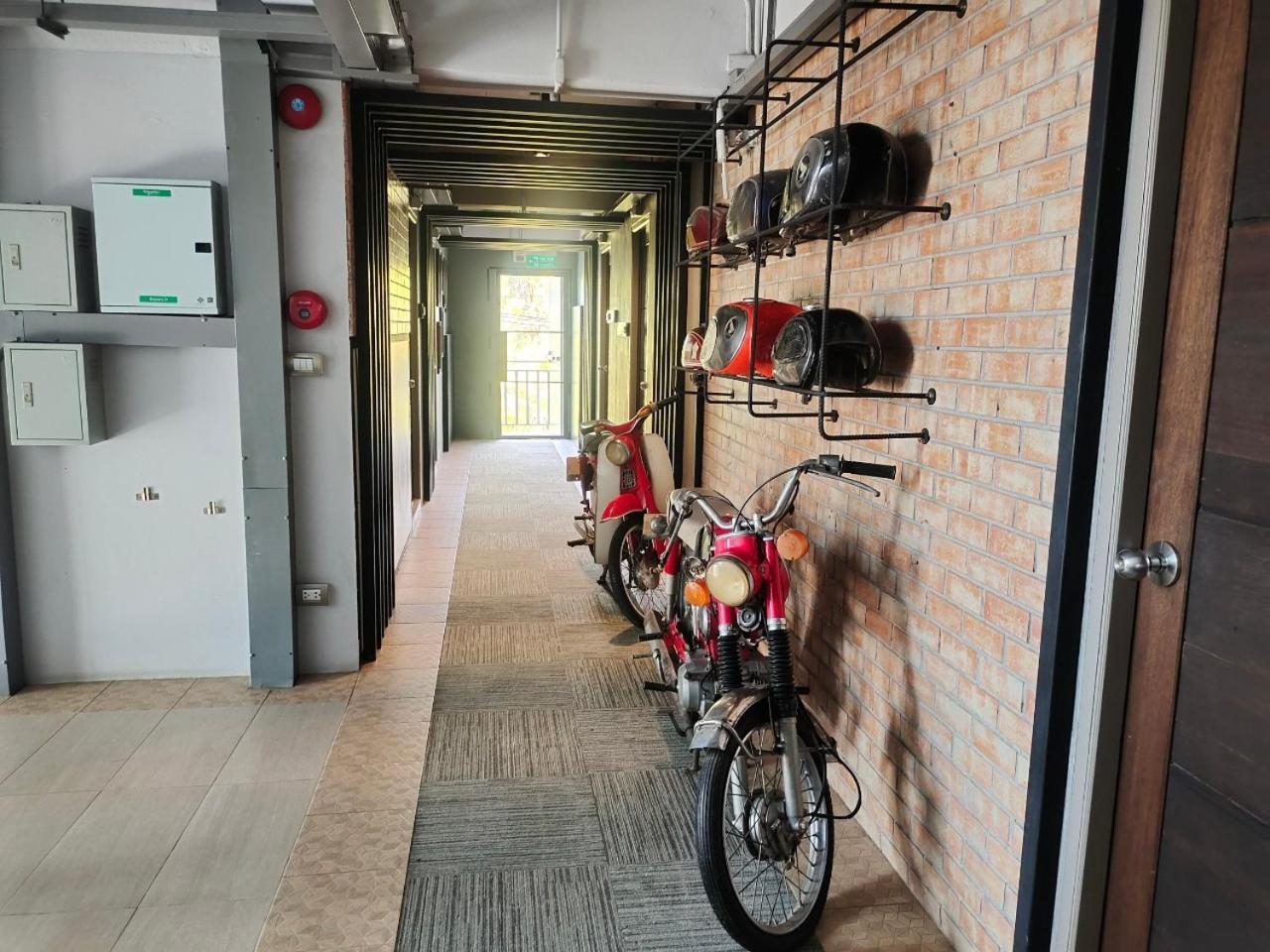 Qoo Hotel Buriram Bagian luar foto
