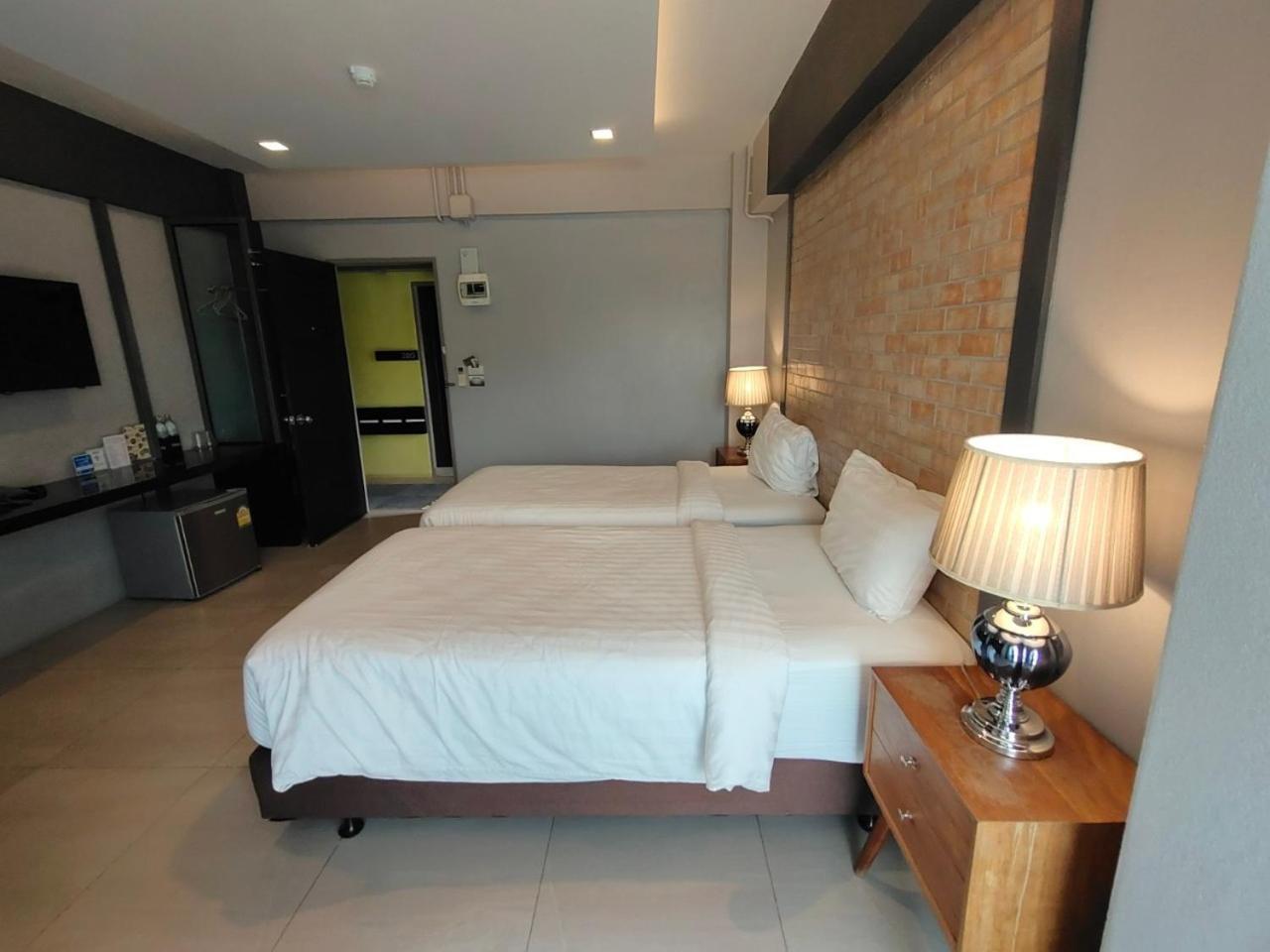 Qoo Hotel Buriram Bagian luar foto