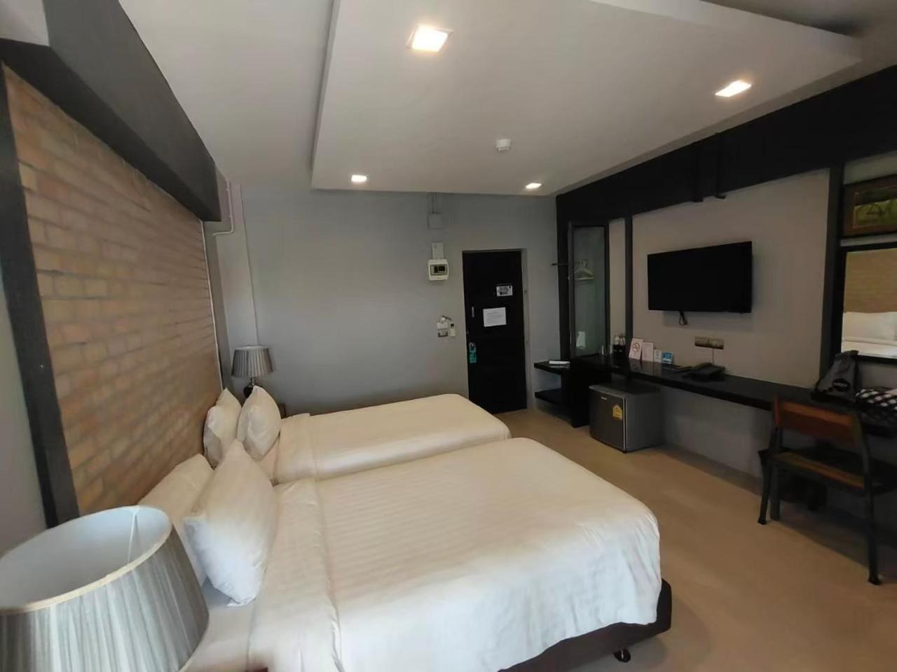 Qoo Hotel Buriram Bagian luar foto