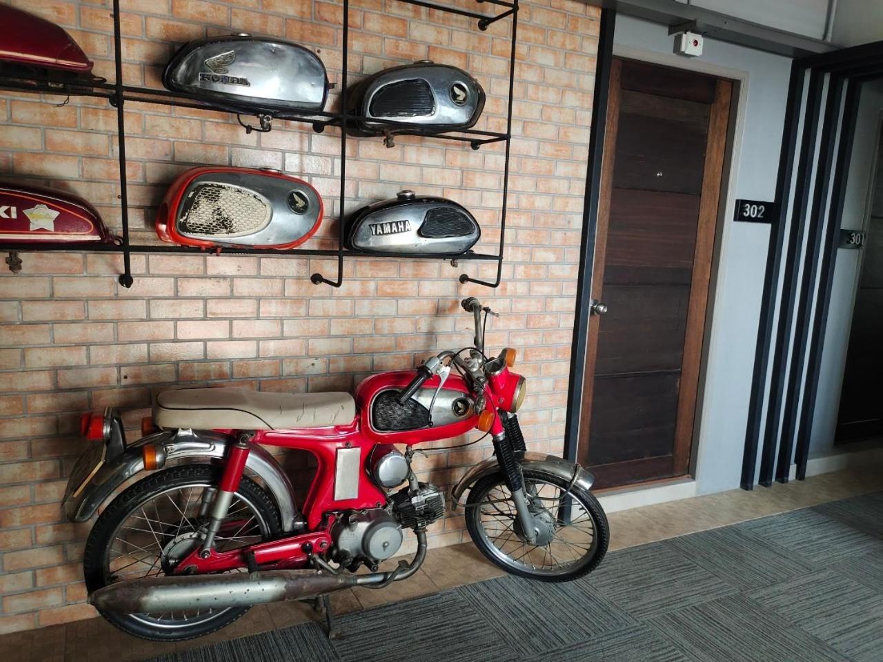 Qoo Hotel Buriram Bagian luar foto