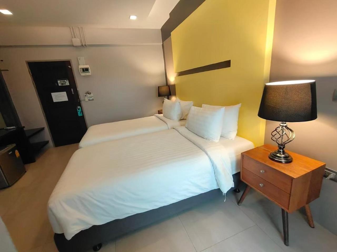 Qoo Hotel Buriram Bagian luar foto