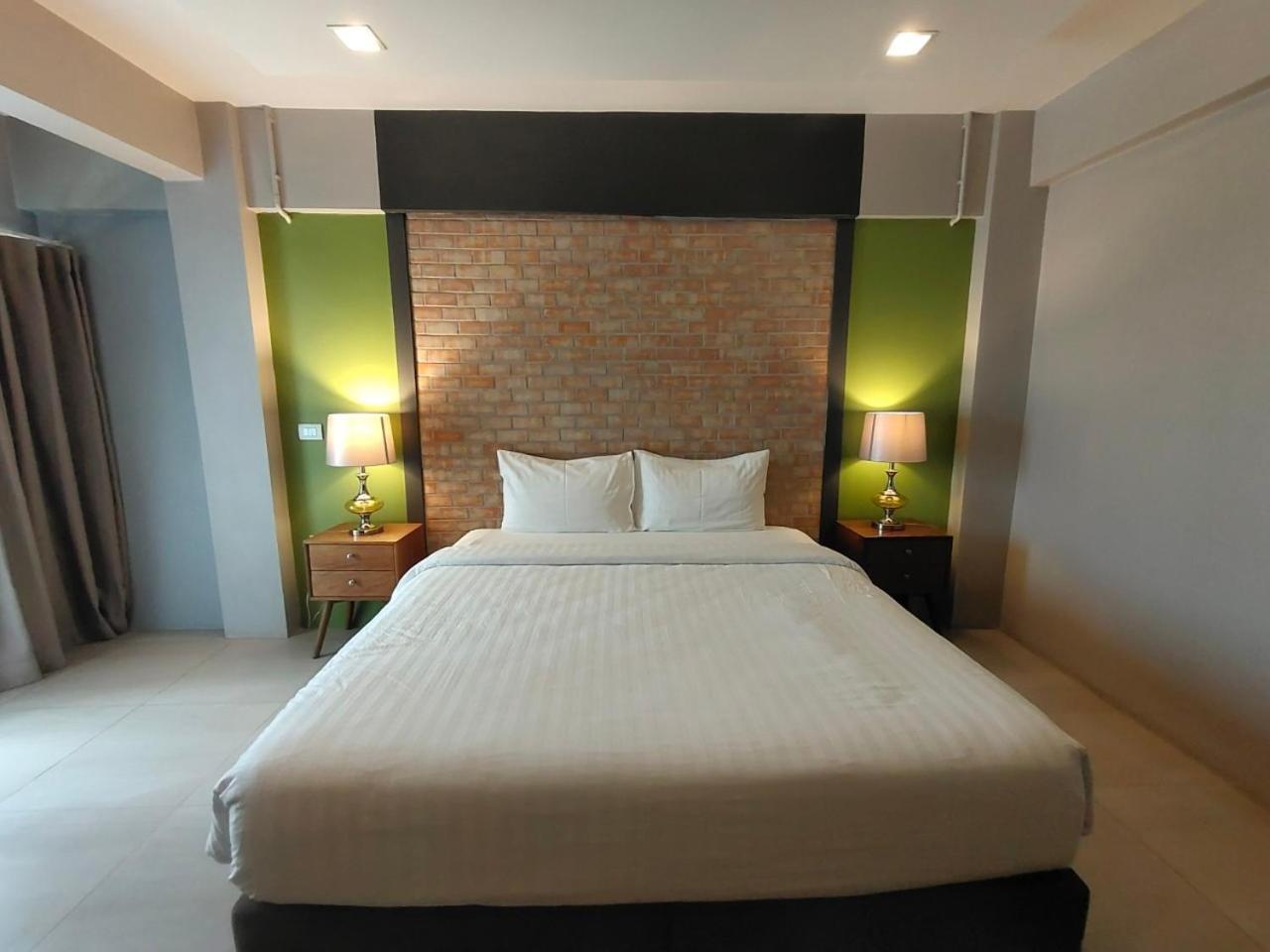Qoo Hotel Buriram Bagian luar foto