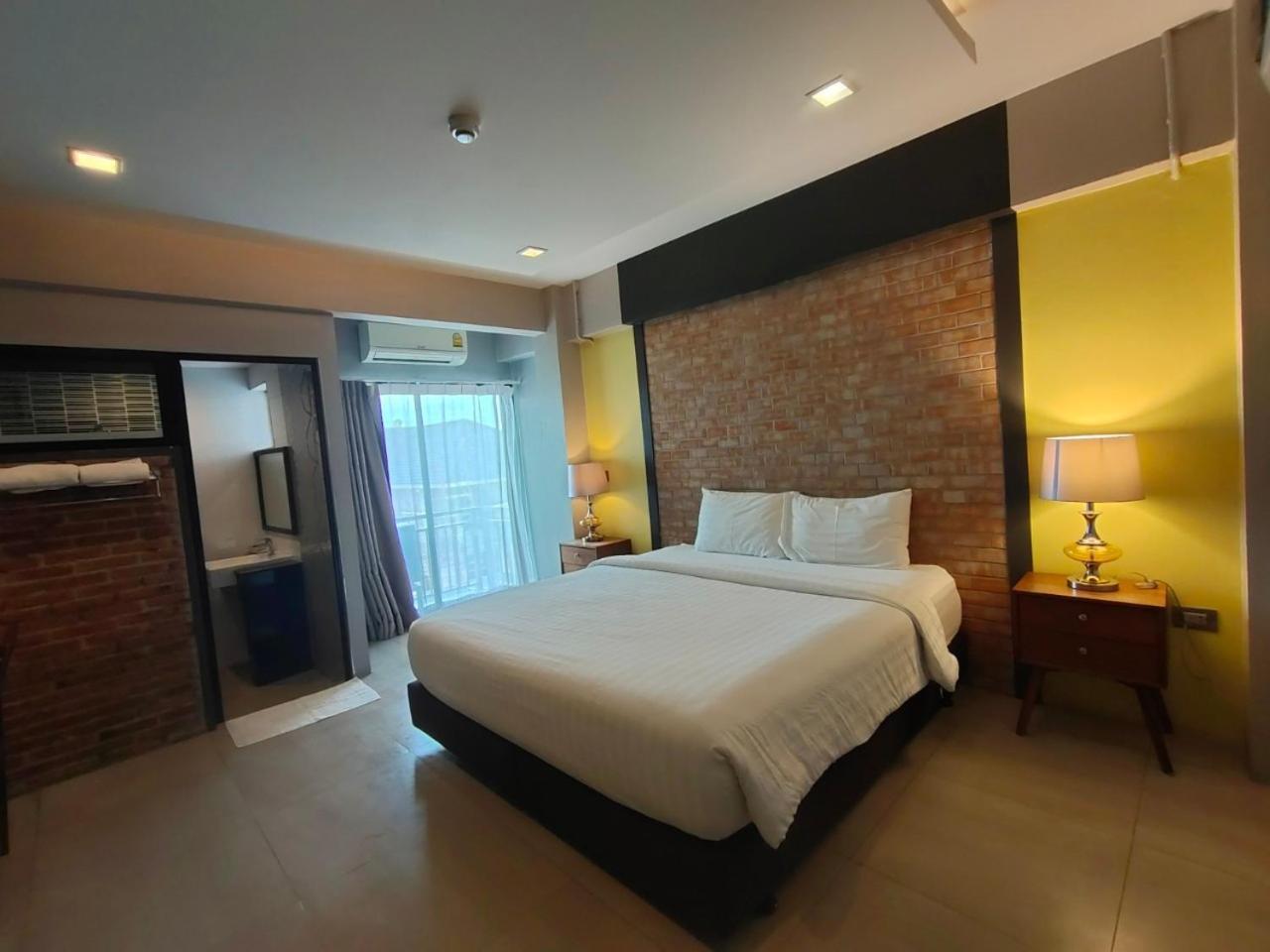 Qoo Hotel Buriram Bagian luar foto