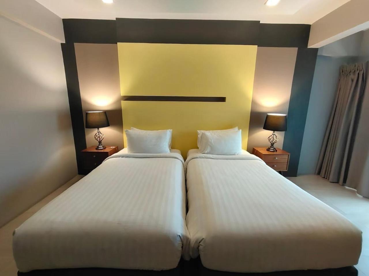 Qoo Hotel Buriram Bagian luar foto