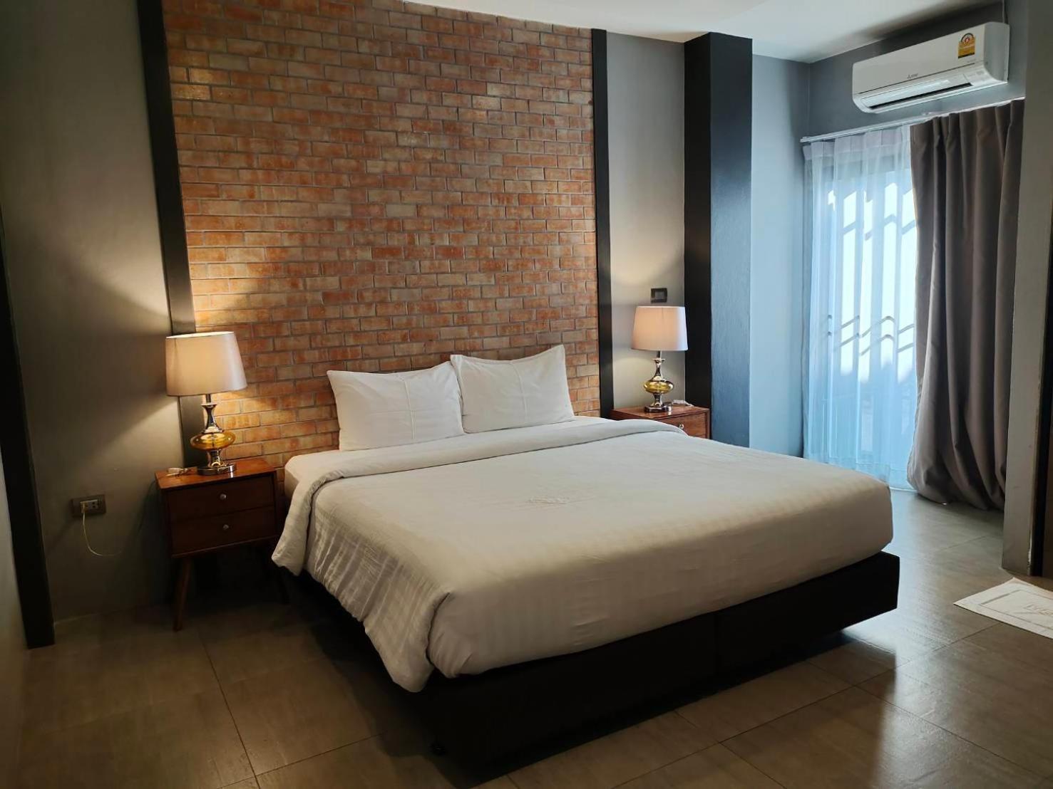Qoo Hotel Buriram Bagian luar foto