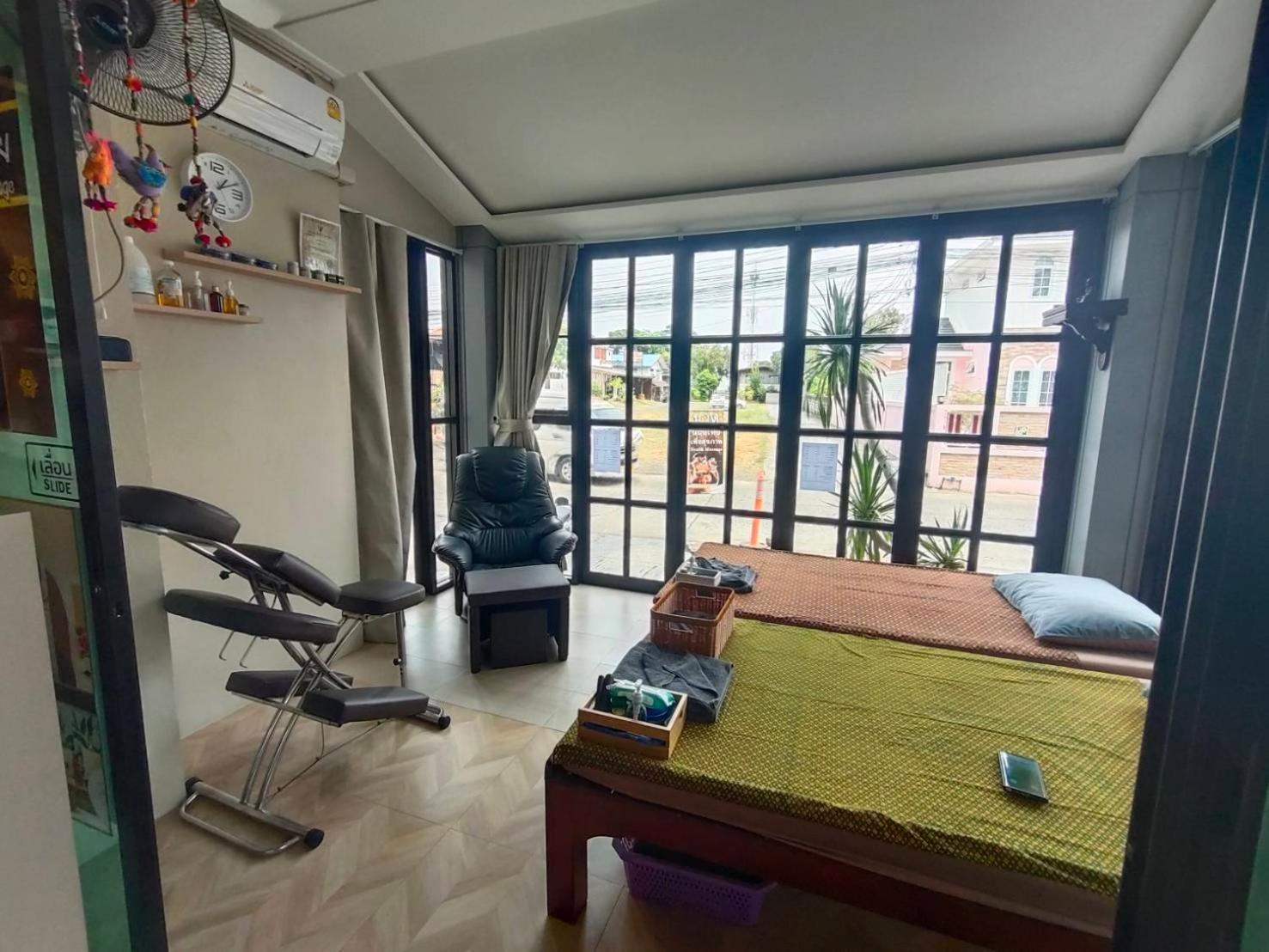 Qoo Hotel Buriram Bagian luar foto
